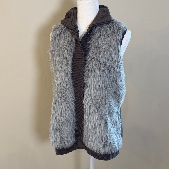 Elle Jackets & Blazers - Elle Womens Sleeveless Faux Fur Snap Up Sweater Vest Size Medium Gray